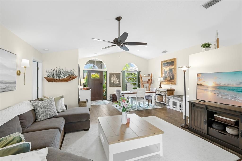 For Sale: $574,900 (3 beds, 3 baths, 2114 Square Feet)