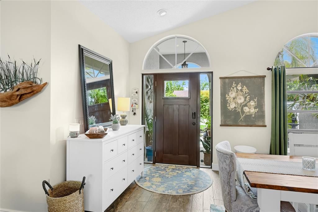 For Sale: $574,900 (3 beds, 3 baths, 2114 Square Feet)