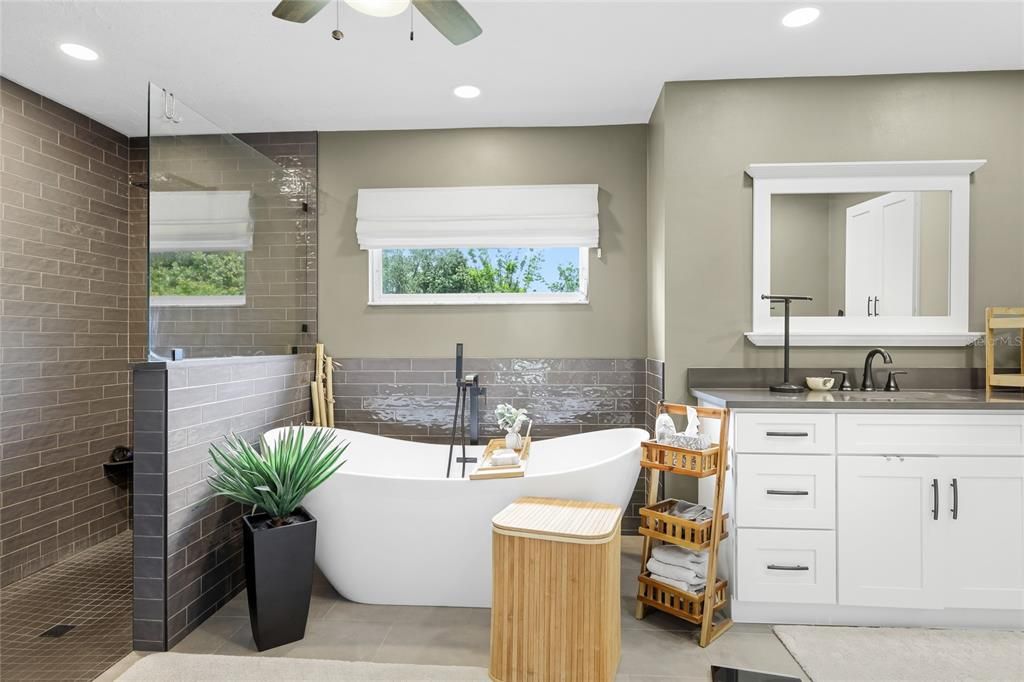 For Sale: $574,900 (3 beds, 3 baths, 2114 Square Feet)