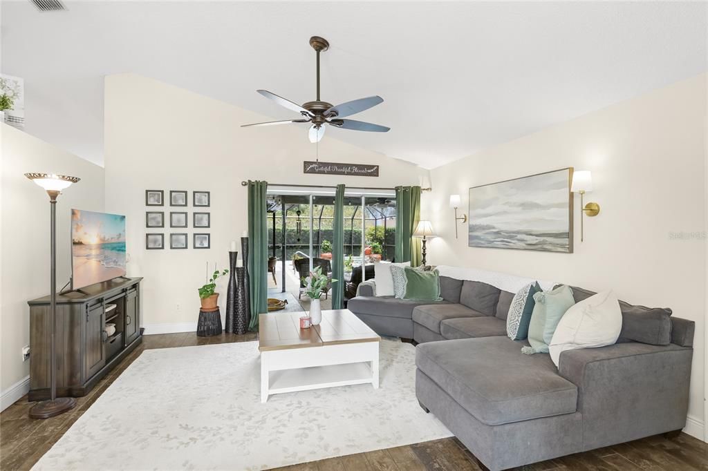 For Sale: $574,900 (3 beds, 3 baths, 2114 Square Feet)