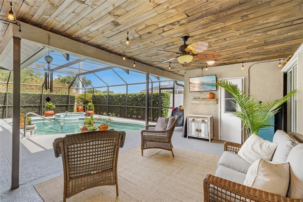 For Sale: $574,900 (3 beds, 3 baths, 2114 Square Feet)