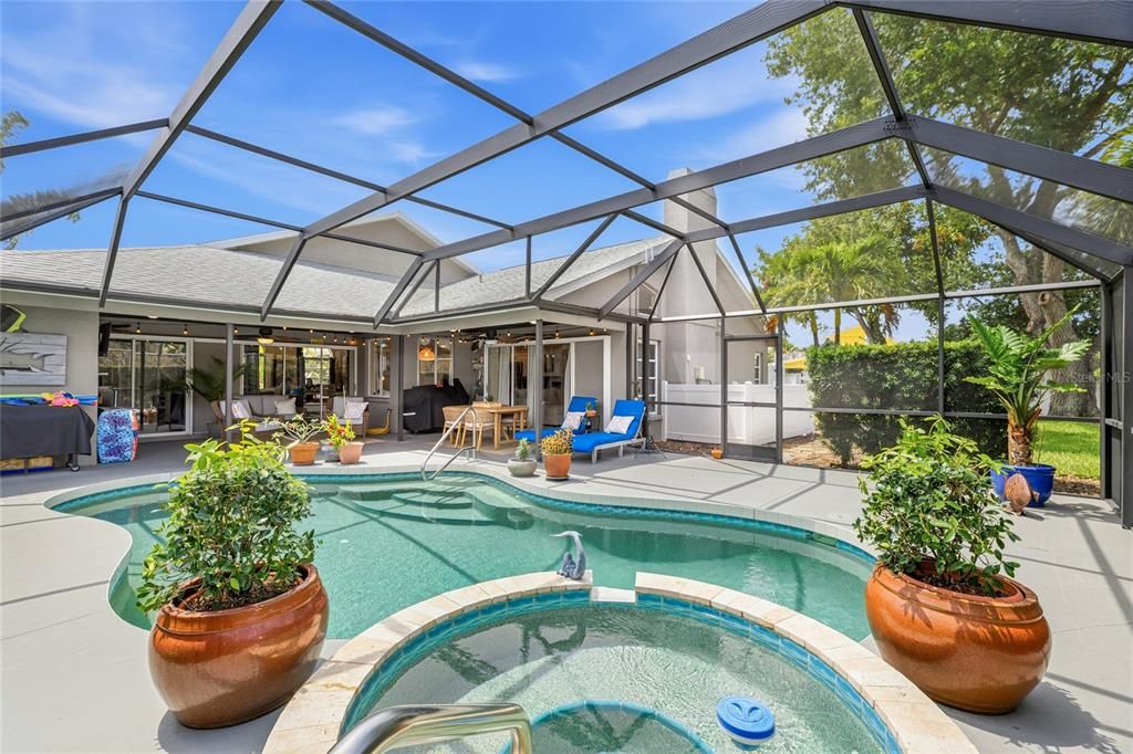 For Sale: $574,900 (3 beds, 3 baths, 2114 Square Feet)