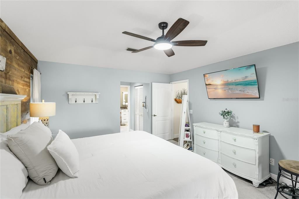 For Sale: $574,900 (3 beds, 3 baths, 2114 Square Feet)