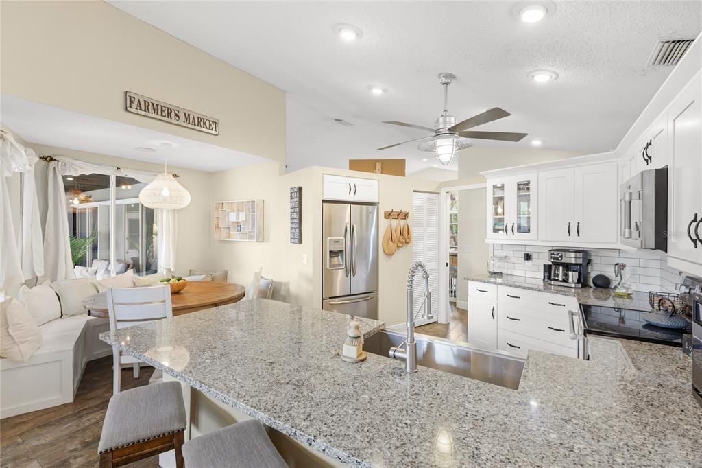 For Sale: $574,900 (3 beds, 3 baths, 2114 Square Feet)