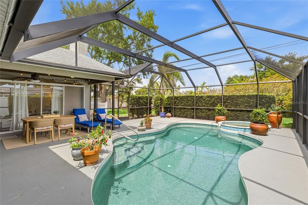 For Sale: $574,900 (3 beds, 3 baths, 2114 Square Feet)
