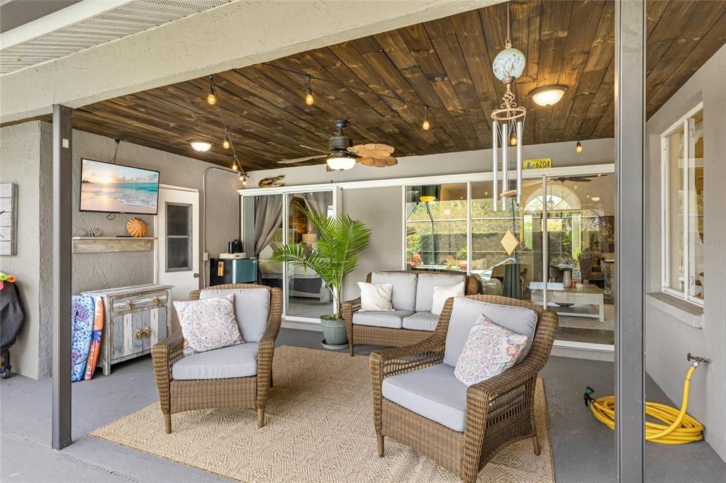 For Sale: $574,900 (3 beds, 3 baths, 2114 Square Feet)