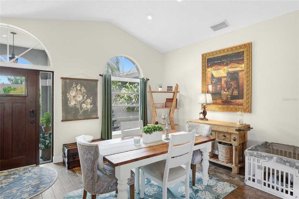 For Sale: $574,900 (3 beds, 3 baths, 2114 Square Feet)