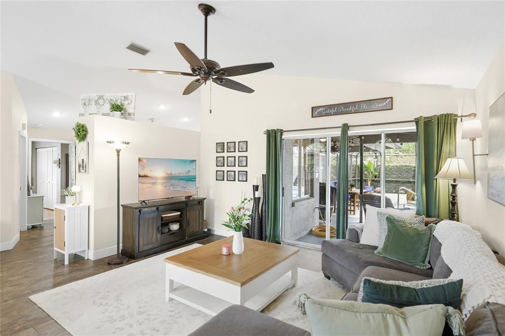 For Sale: $574,900 (3 beds, 3 baths, 2114 Square Feet)