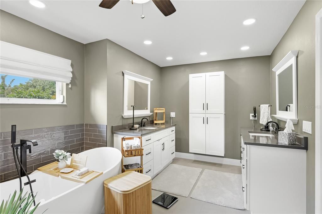 For Sale: $574,900 (3 beds, 3 baths, 2114 Square Feet)