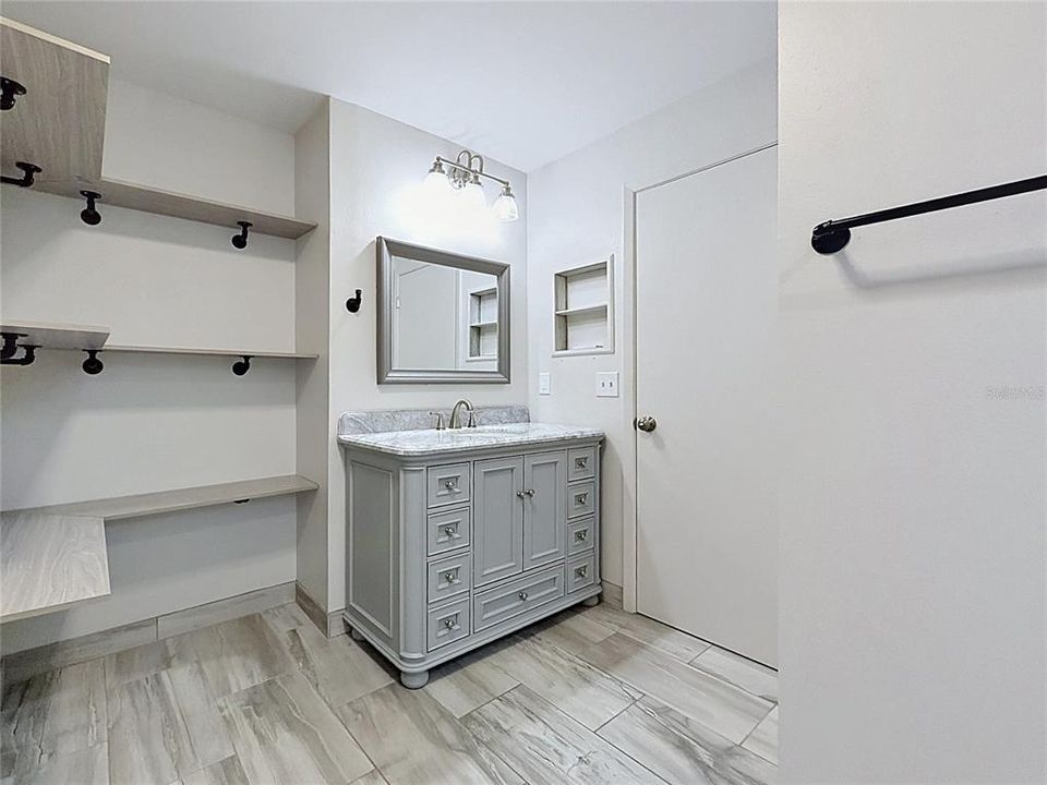 На продажу: $295,000 (2 спален, 2 ванн, 1225 Квадратных фут)