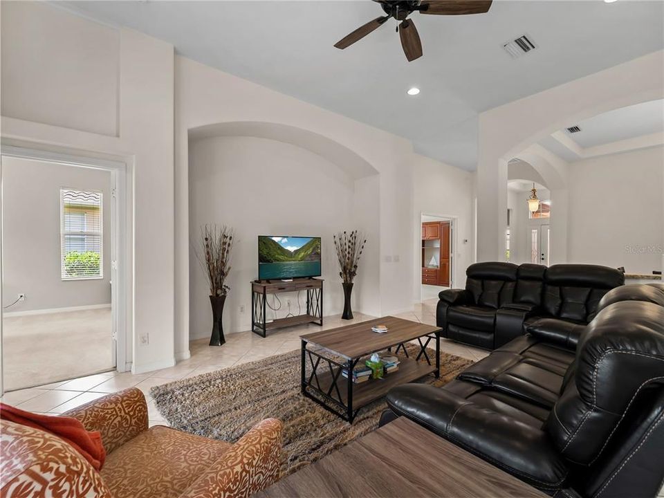 For Sale: $369,000 (3 beds, 2 baths, 1830 Square Feet)