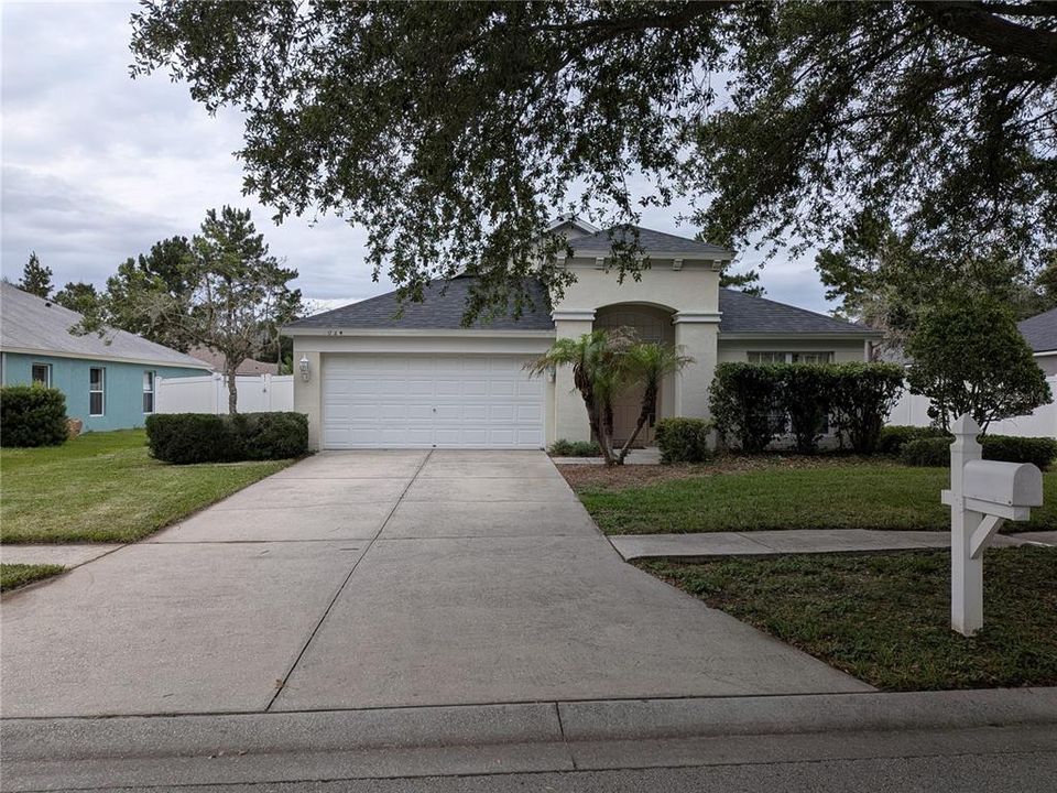 For Sale: $349,000 (4 beds, 2 baths, 1936 Square Feet)