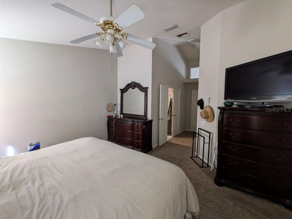 For Sale: $349,000 (4 beds, 2 baths, 1936 Square Feet)