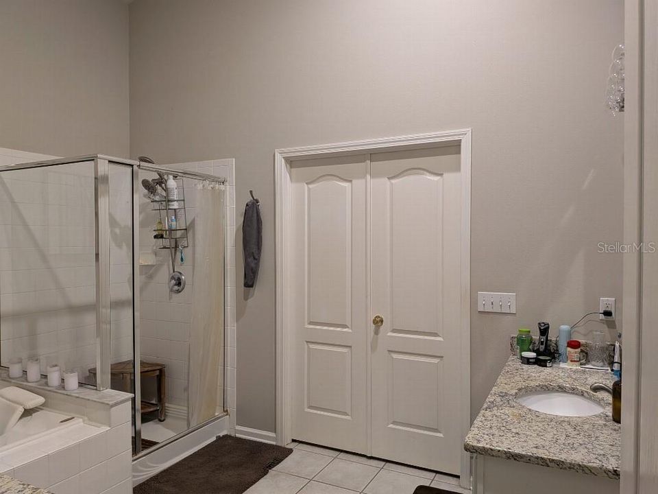 For Sale: $349,000 (4 beds, 2 baths, 1936 Square Feet)