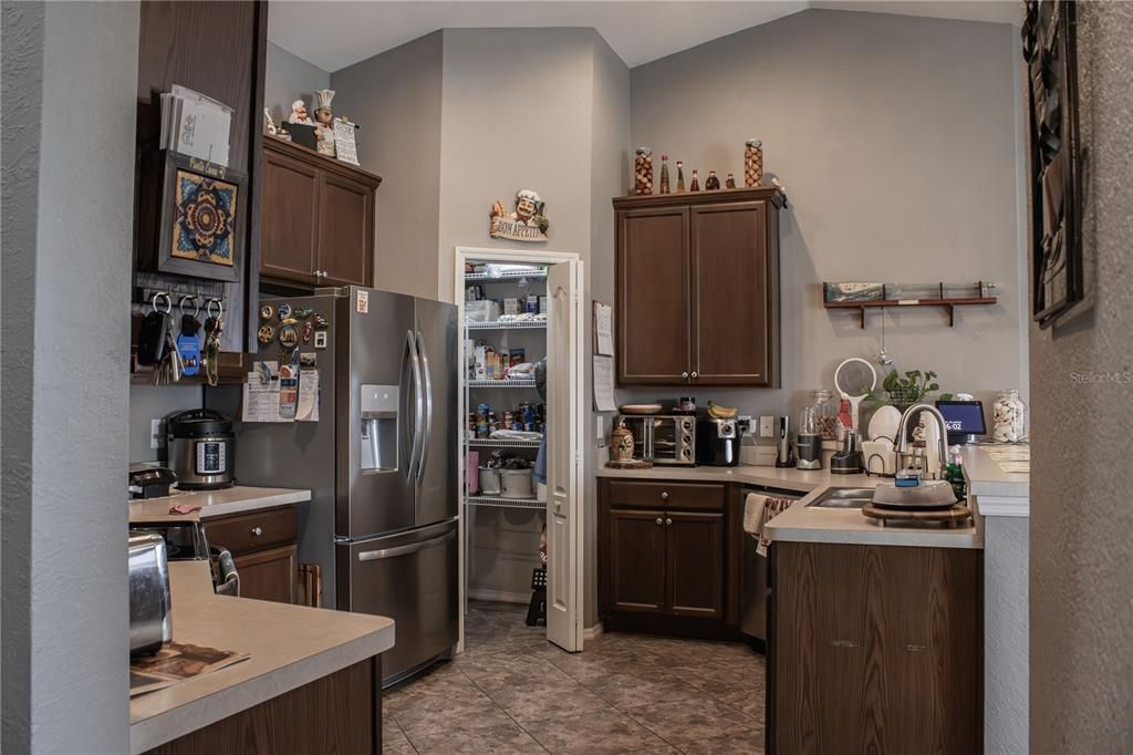 For Rent: $2,099 (3 beds, 2 baths, 1760 Square Feet)