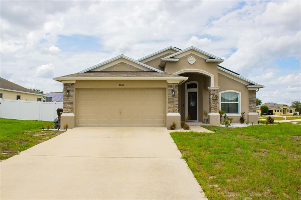 For Rent: $2,099 (3 beds, 2 baths, 1760 Square Feet)