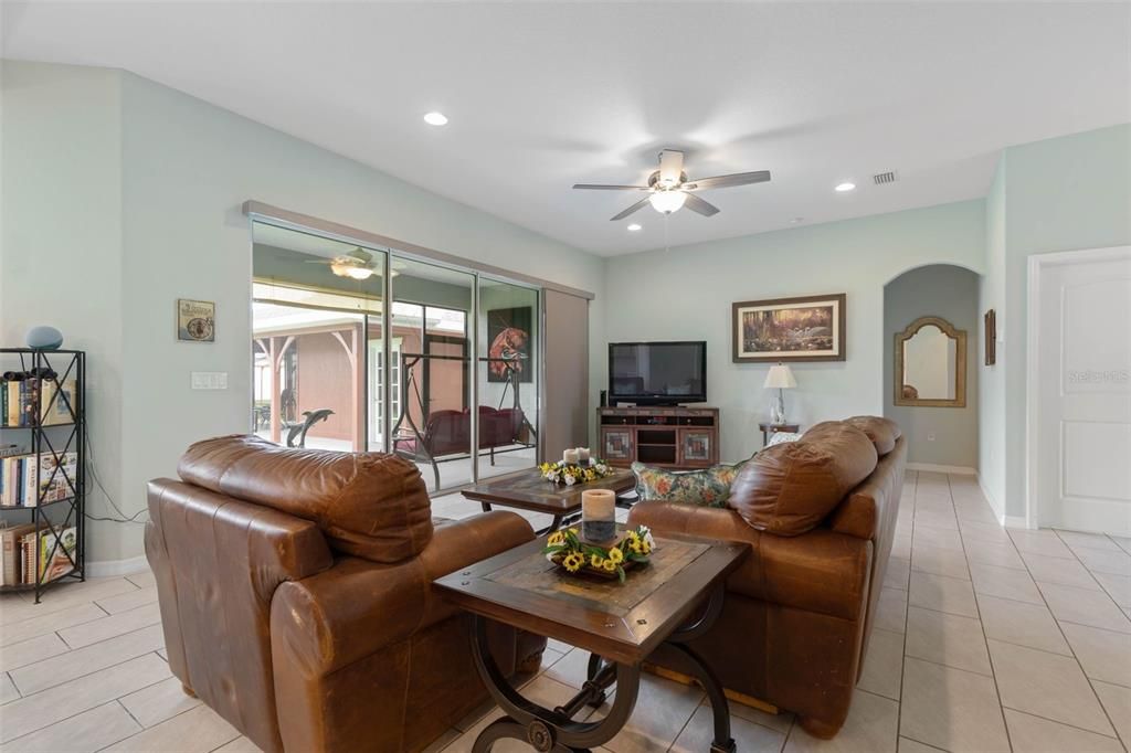 En Venta: $369,990 (3 camas, 2 baños, 1833 Pies cuadrados)