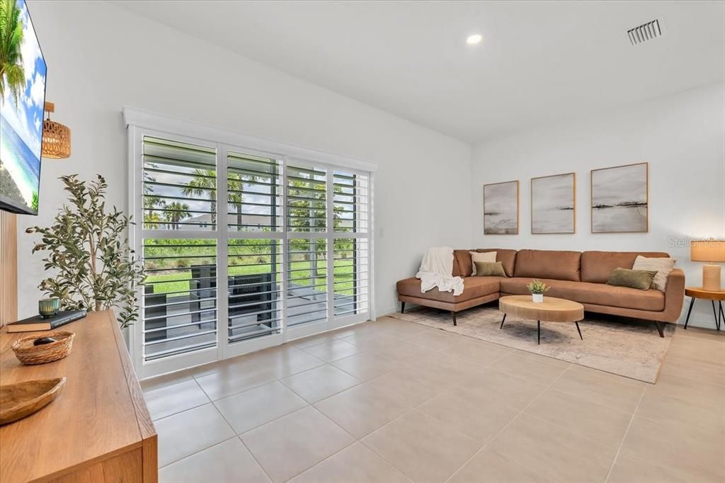 For Sale: $330,000 (3 beds, 2 baths, 1373 Square Feet)