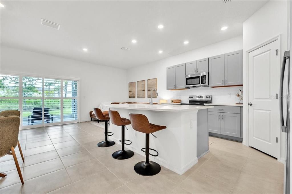 For Sale: $330,000 (3 beds, 2 baths, 1373 Square Feet)