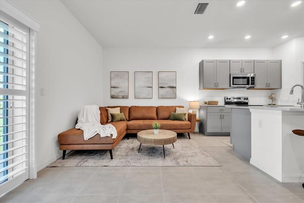 For Sale: $330,000 (3 beds, 2 baths, 1373 Square Feet)