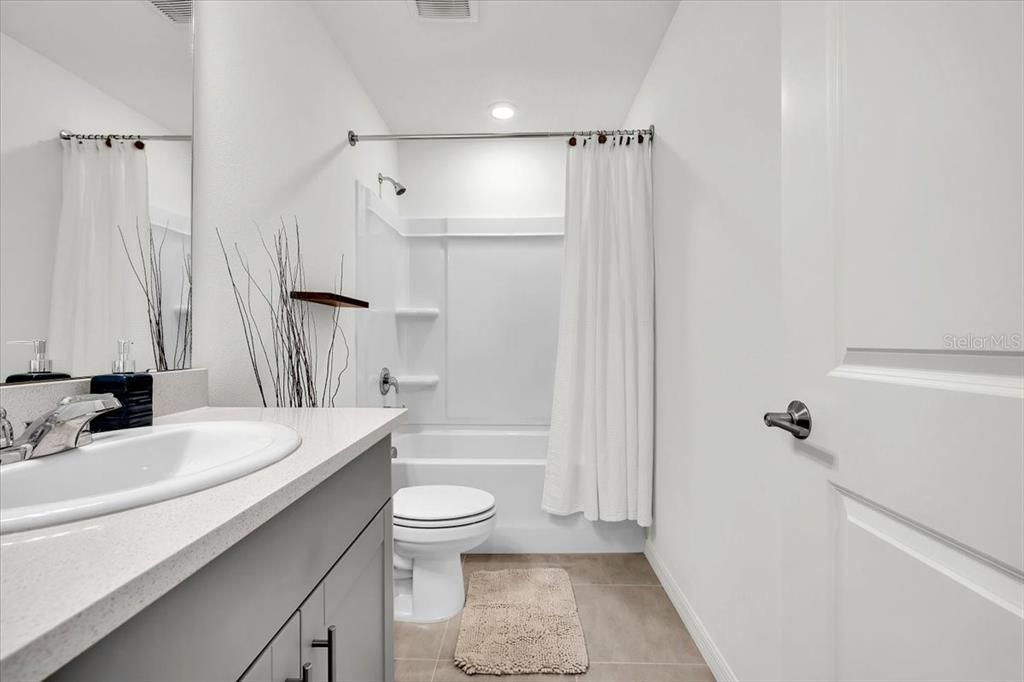 For Sale: $330,000 (3 beds, 2 baths, 1373 Square Feet)