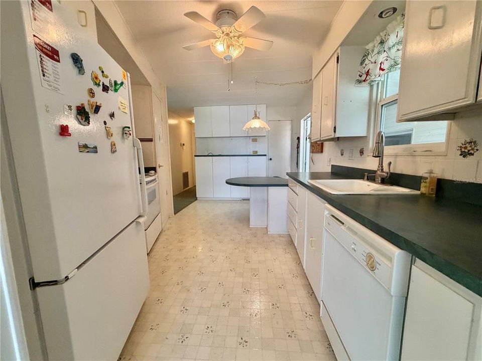 For Sale: $109,000 (2 beds, 2 baths, 1152 Square Feet)