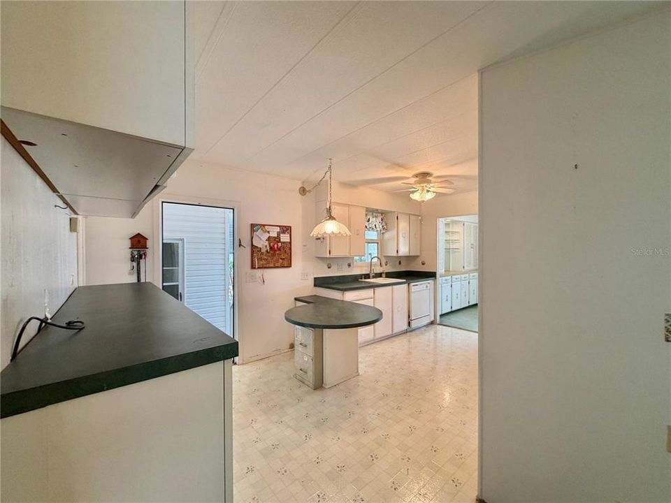 For Sale: $109,000 (2 beds, 2 baths, 1152 Square Feet)