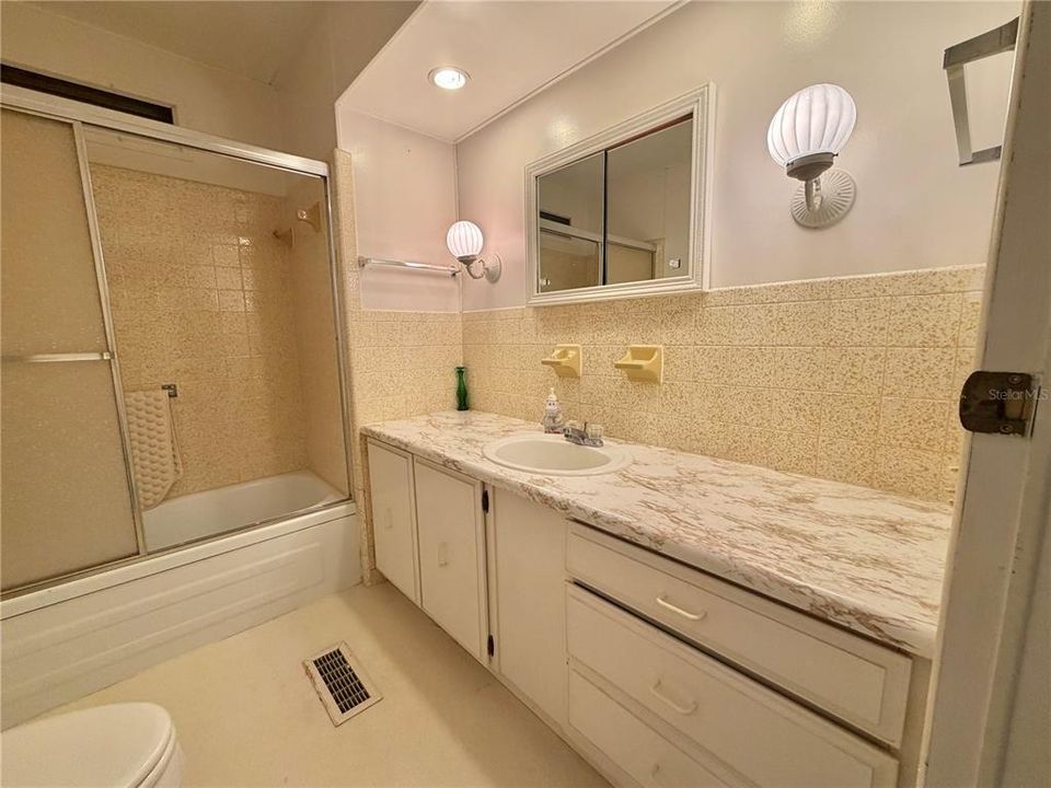 For Sale: $109,000 (2 beds, 2 baths, 1152 Square Feet)