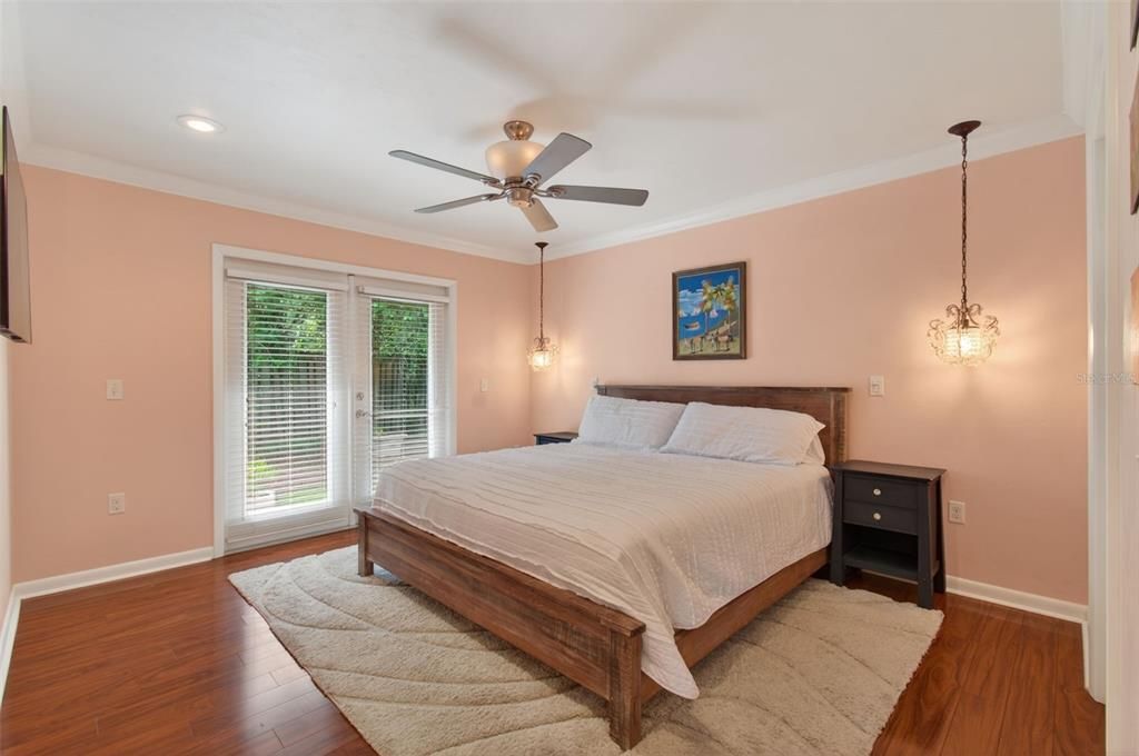 Activo con contrato: $429,900 (4 camas, 2 baños, 2257 Pies cuadrados)