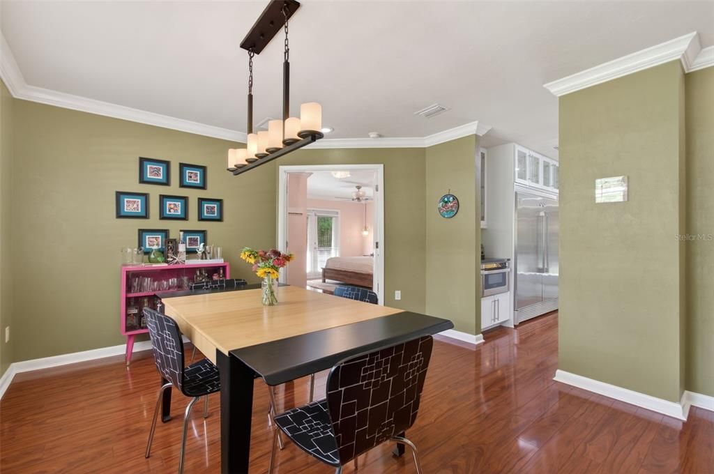 Activo con contrato: $429,900 (4 camas, 2 baños, 2257 Pies cuadrados)