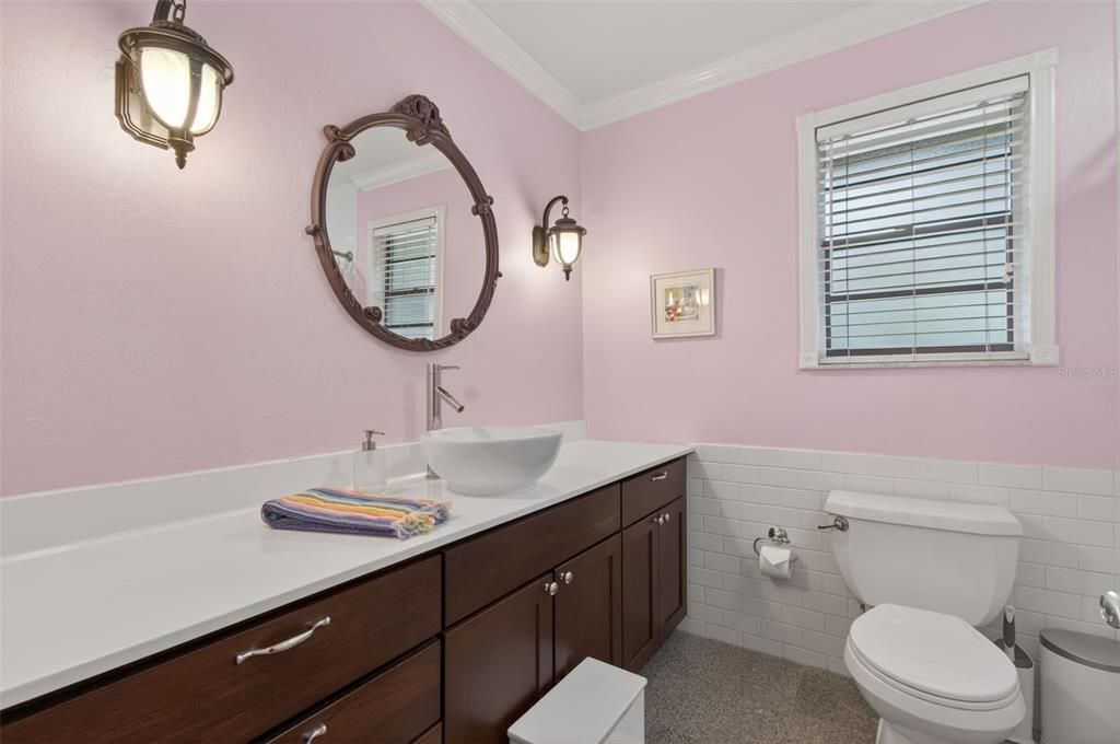 Activo con contrato: $429,900 (4 camas, 2 baños, 2257 Pies cuadrados)
