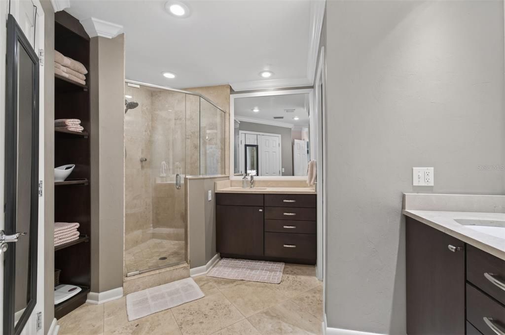 Activo con contrato: $429,900 (4 camas, 2 baños, 2257 Pies cuadrados)