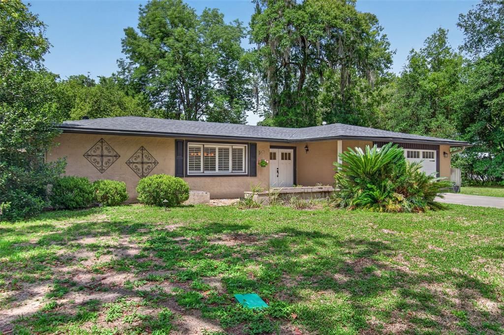 Activo con contrato: $429,900 (4 camas, 2 baños, 2257 Pies cuadrados)