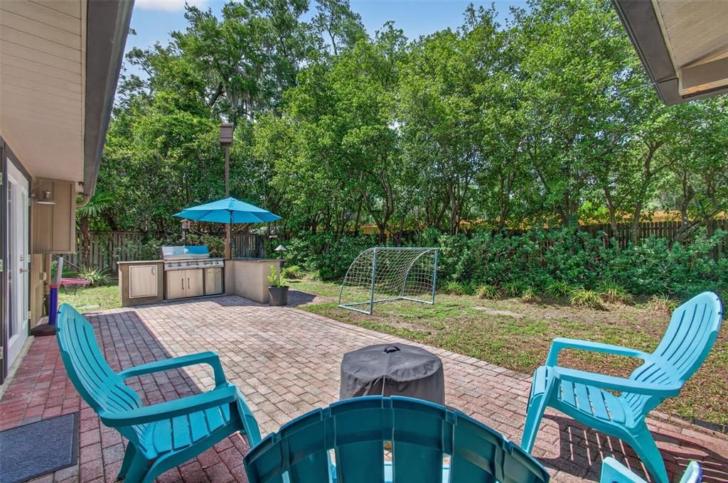 Activo con contrato: $429,900 (4 camas, 2 baños, 2257 Pies cuadrados)