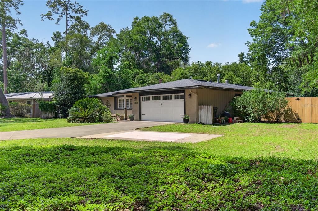 Activo con contrato: $429,900 (4 camas, 2 baños, 2257 Pies cuadrados)