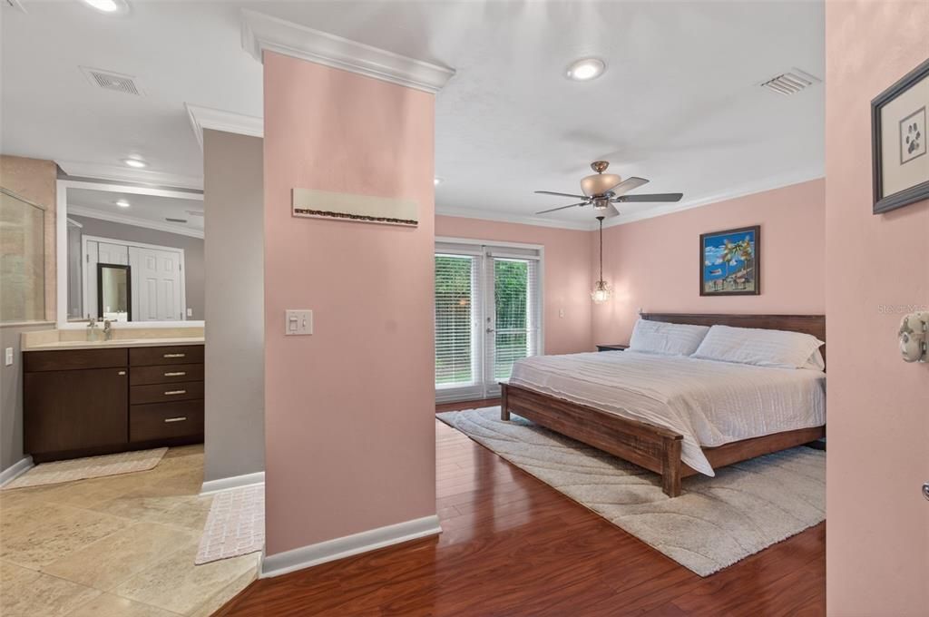 Activo con contrato: $429,900 (4 camas, 2 baños, 2257 Pies cuadrados)