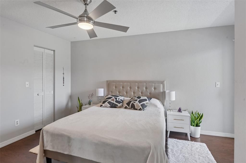 For Sale: $249,000 (2 beds, 2 baths, 874 Square Feet)