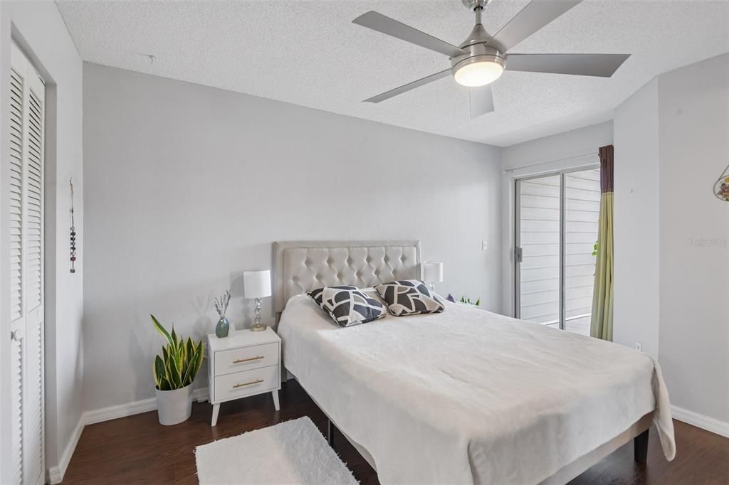 For Sale: $249,000 (2 beds, 2 baths, 874 Square Feet)