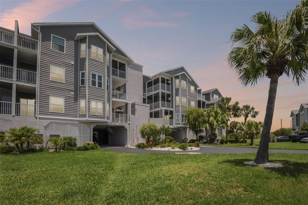 For Sale: $249,000 (2 beds, 2 baths, 874 Square Feet)
