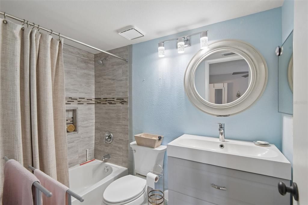 For Sale: $249,000 (2 beds, 2 baths, 874 Square Feet)