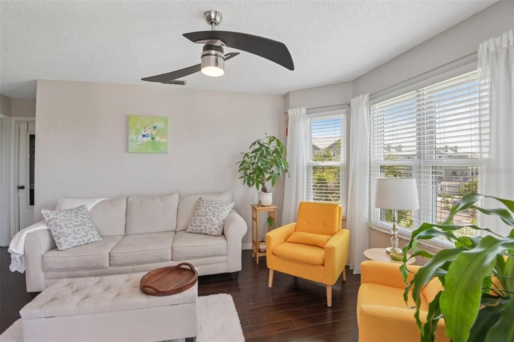 For Sale: $249,000 (2 beds, 2 baths, 874 Square Feet)