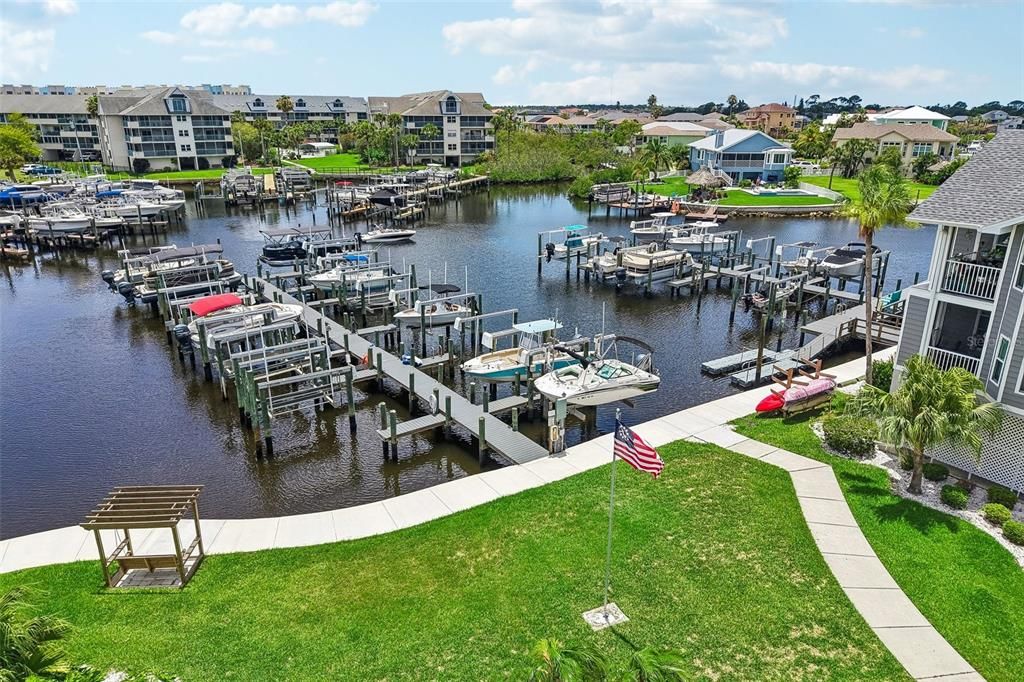 For Sale: $249,000 (2 beds, 2 baths, 874 Square Feet)