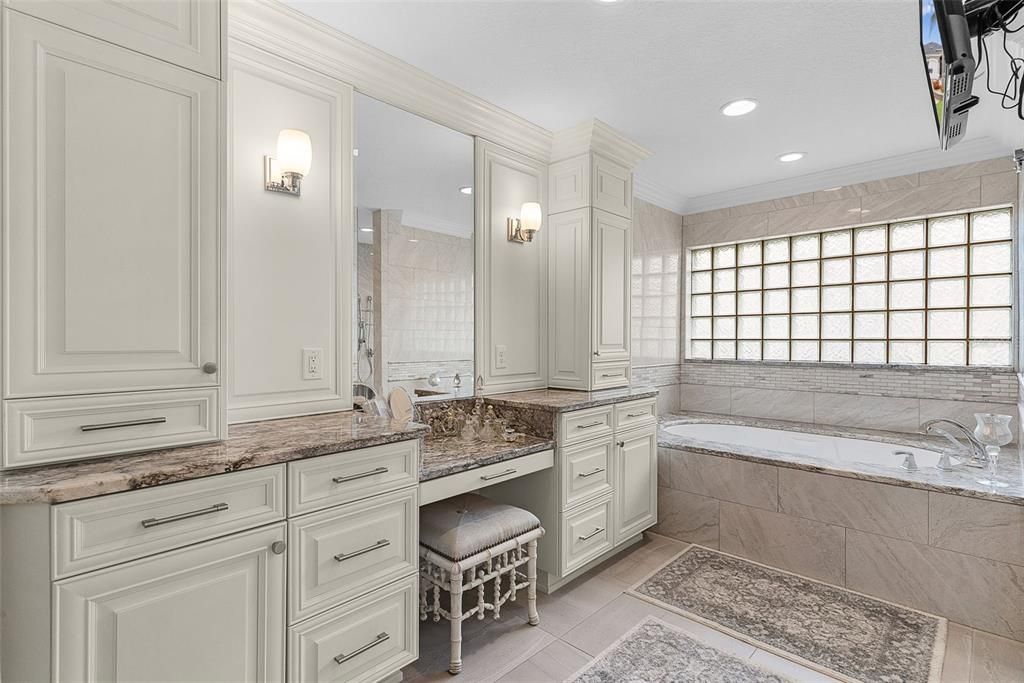 For Sale: $1,650,000 (3 beds, 2 baths, 3163 Square Feet)