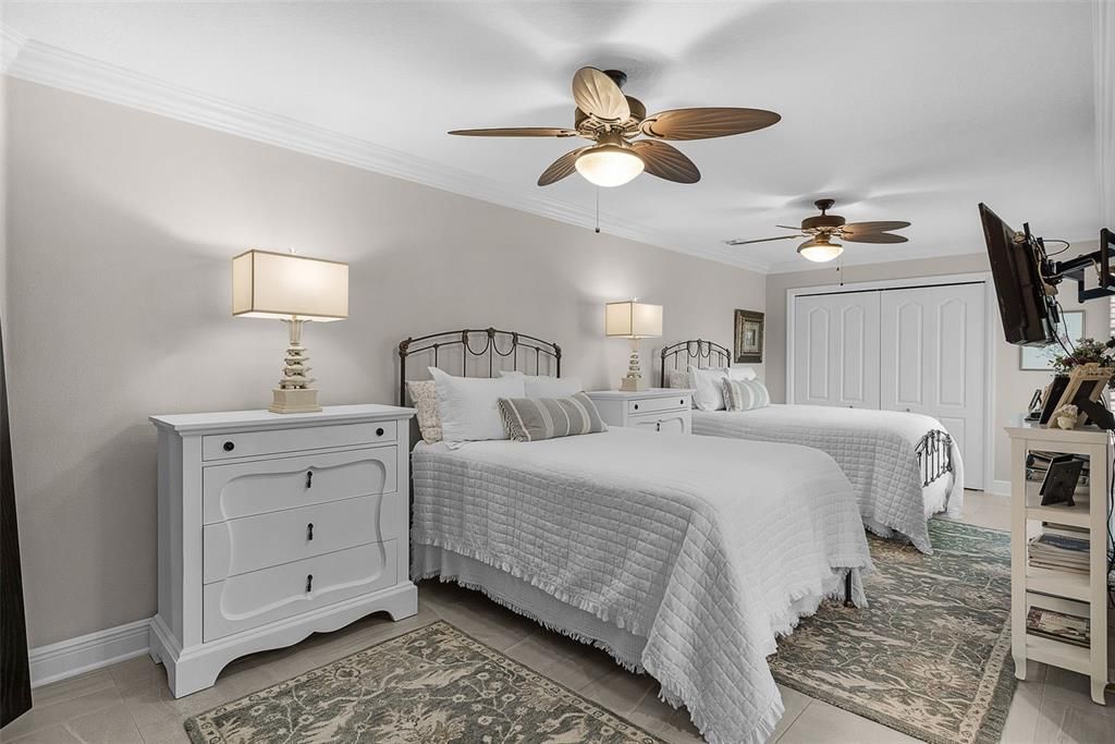 For Sale: $1,650,000 (3 beds, 2 baths, 3163 Square Feet)