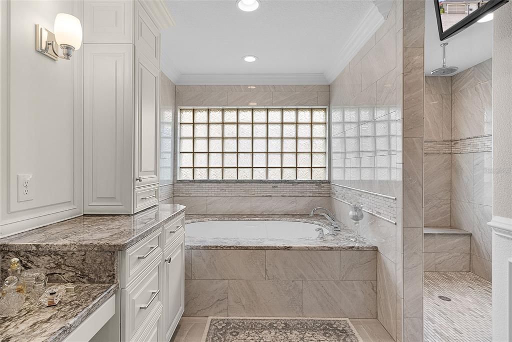 For Sale: $1,650,000 (3 beds, 2 baths, 3163 Square Feet)