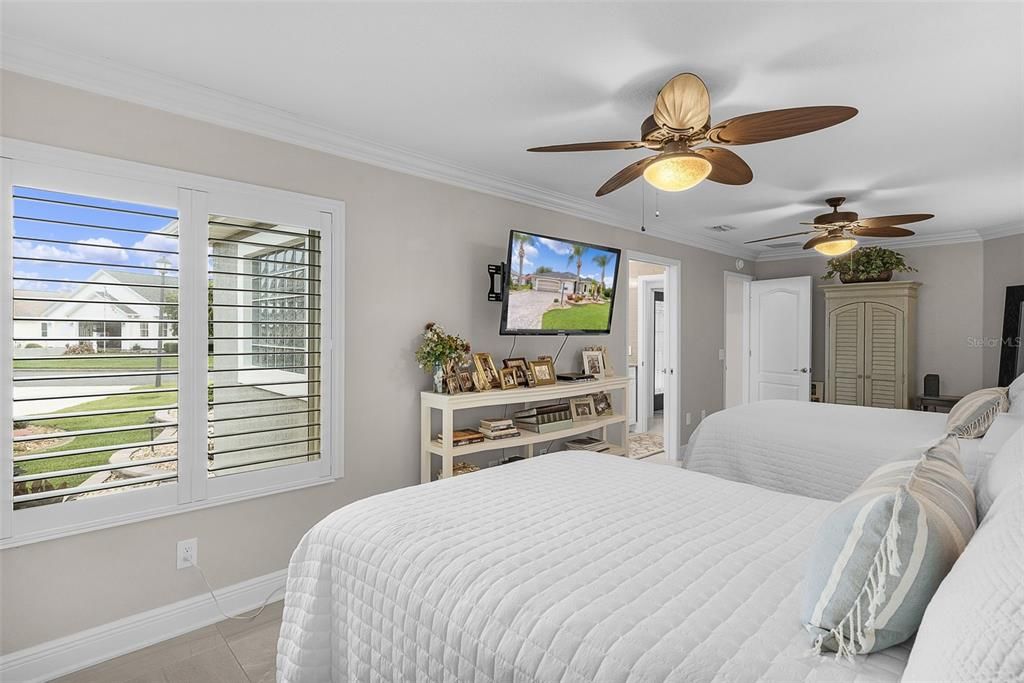 For Sale: $1,650,000 (3 beds, 2 baths, 3163 Square Feet)