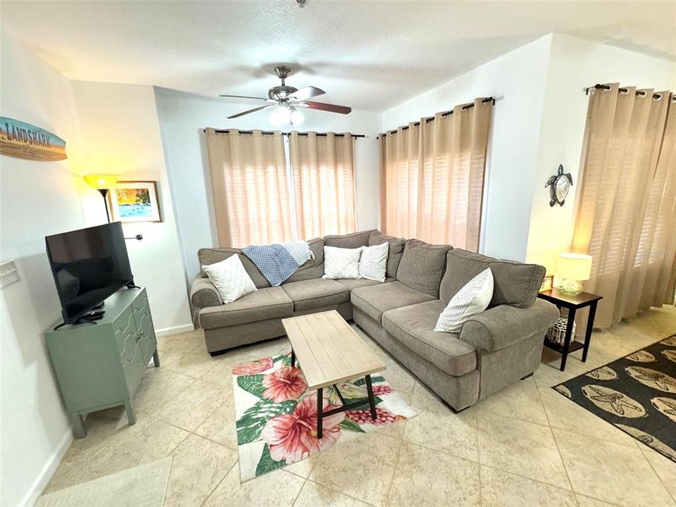 En Venta: $264,900 (2 camas, 2 baños, 925 Pies cuadrados)