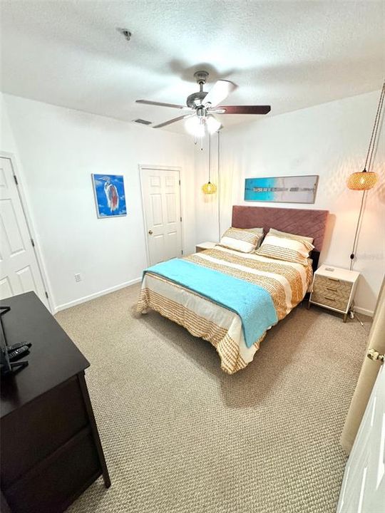 En Venta: $264,900 (2 camas, 2 baños, 925 Pies cuadrados)