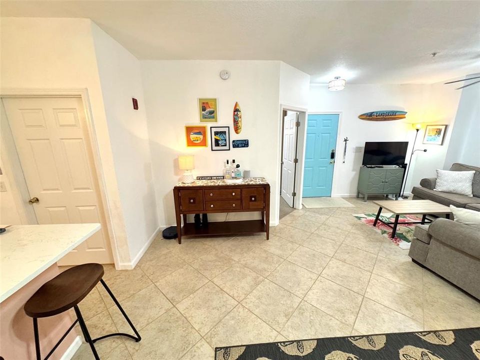 En Venta: $264,900 (2 camas, 2 baños, 925 Pies cuadrados)