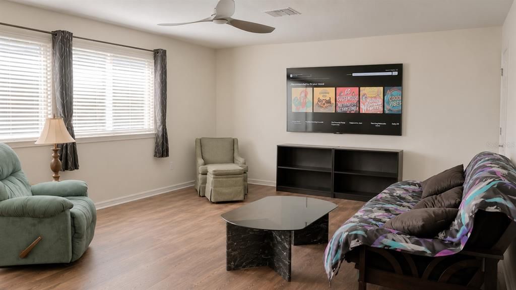 For Sale: $609,000 (5 beds, 3 baths, 4180 Square Feet)